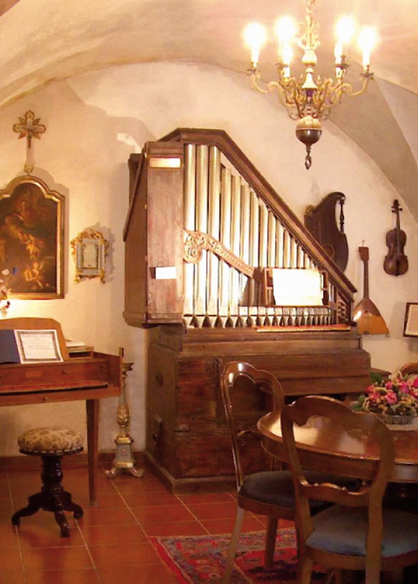 interno della Mozartina, mostra dell'ecomuseo di paularo